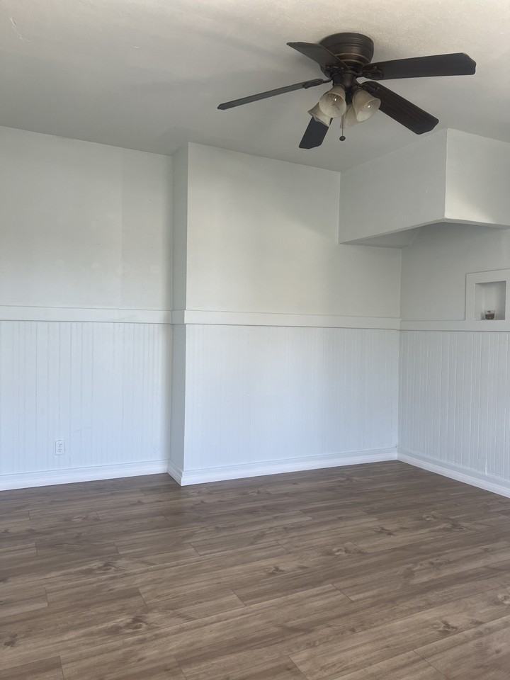519 S Rowan Ave #519 - Photo 4 of 10