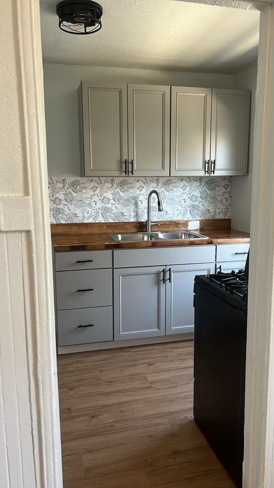 519 S Rowan Ave #519 - Photo 5 of 10