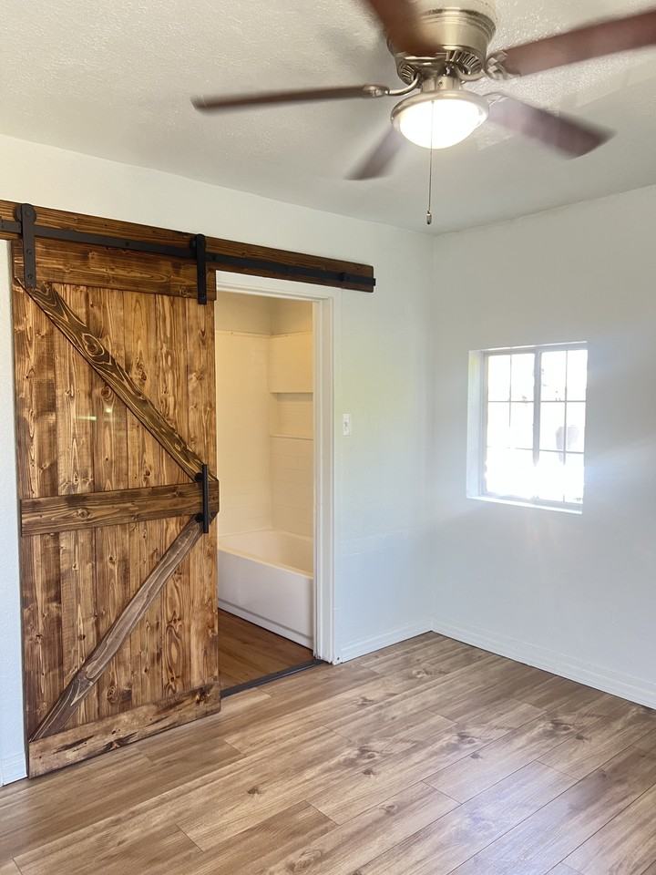 519 S Rowan Ave #519 - Photo 6 of 10
