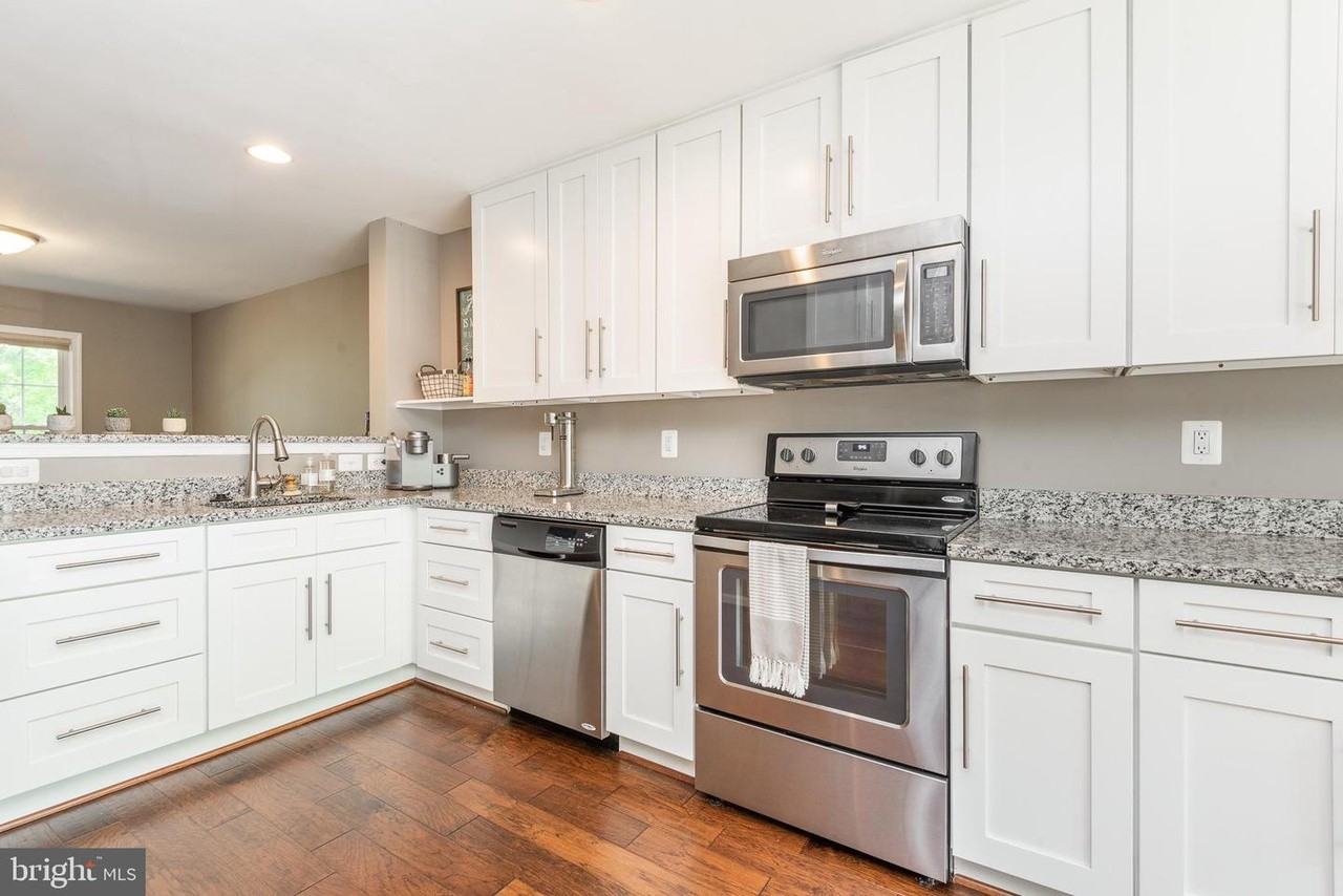 8977 Omega Ct - Photo 5 of 29