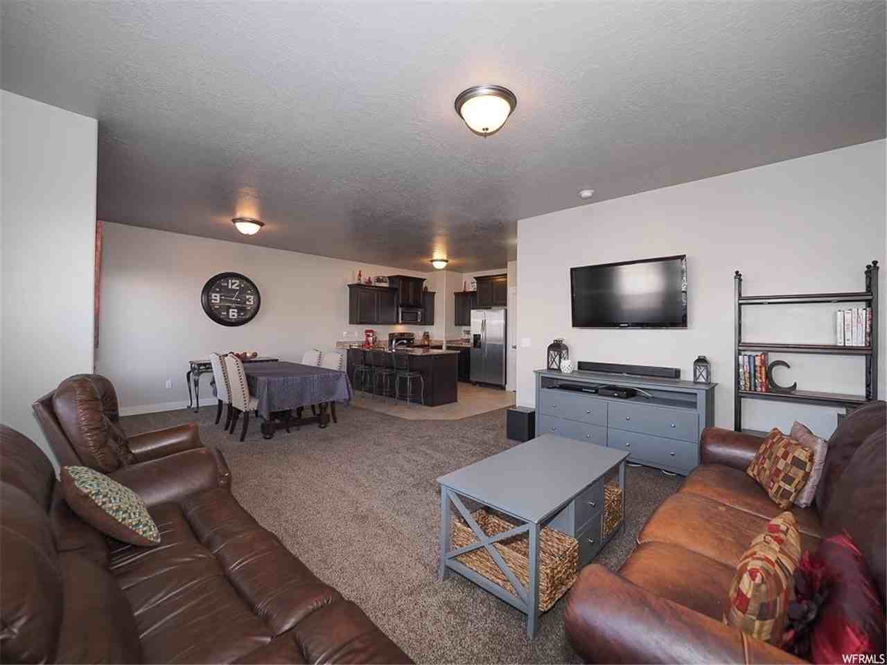 1646 N Venetian Way - Photo 4 of 26
