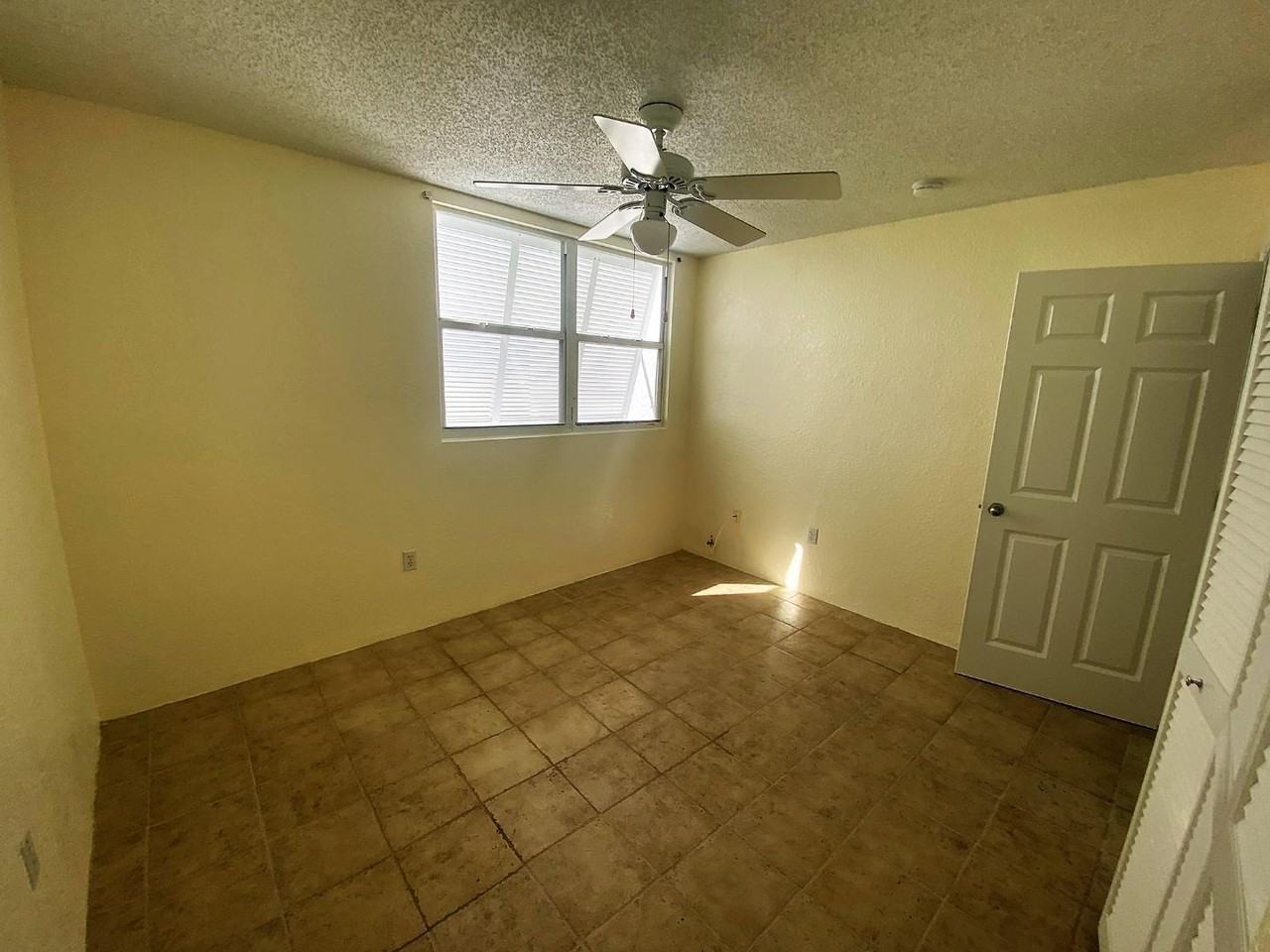 3655 Seaside Dr - Photo 6 of 13