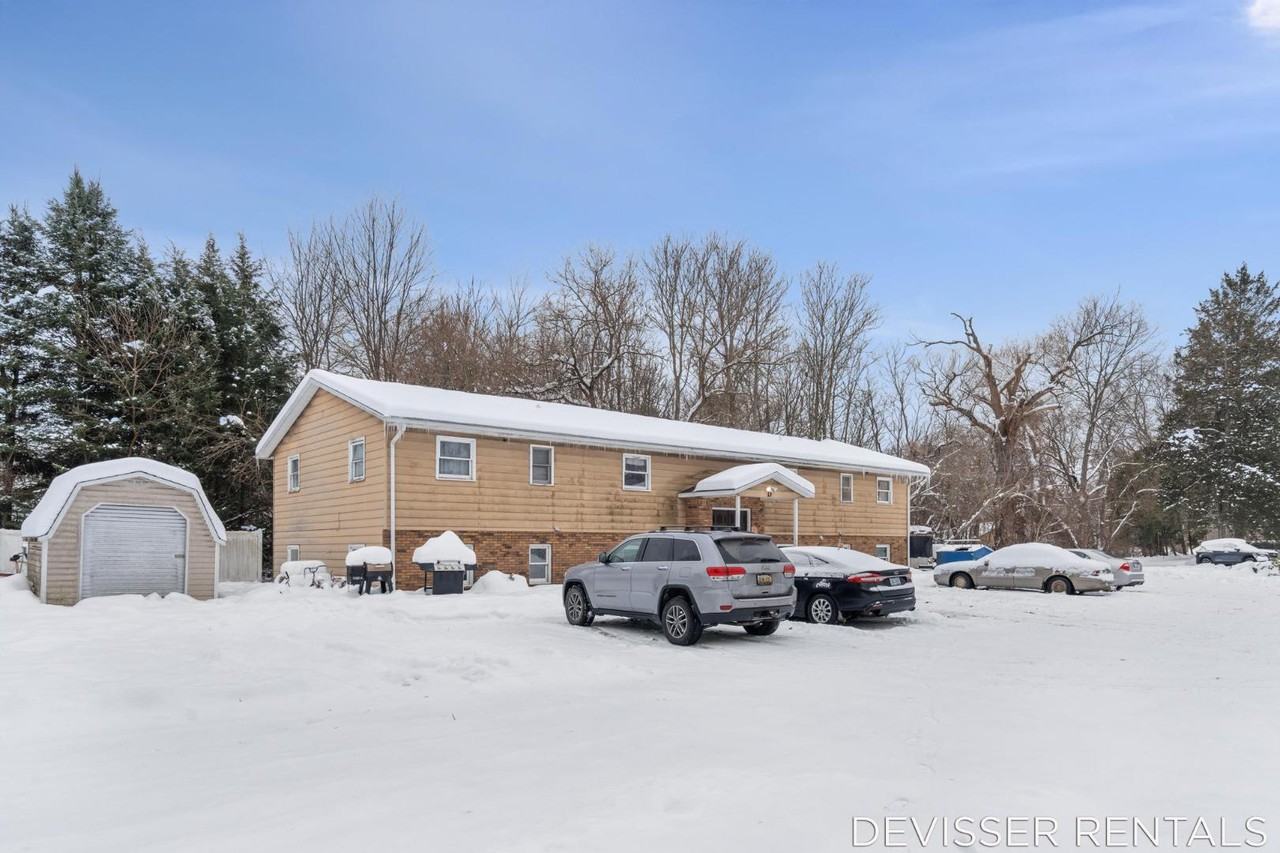 1297 32nd St. - Photo 2 of 2