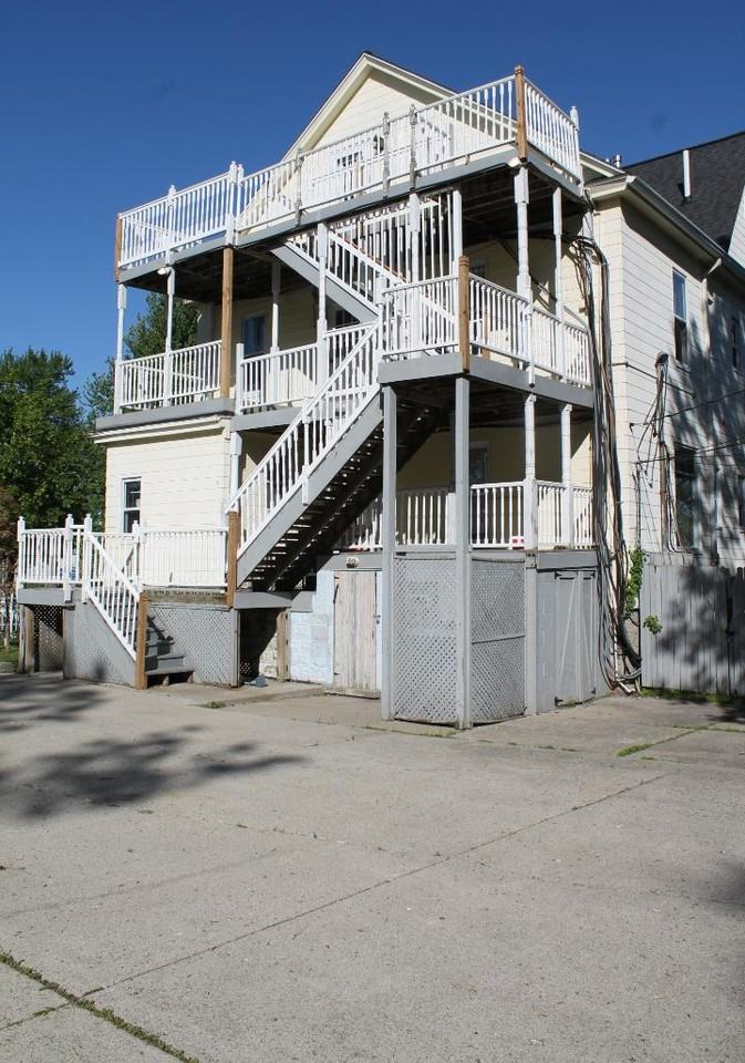 3803 Military St - Photo 4 of 34