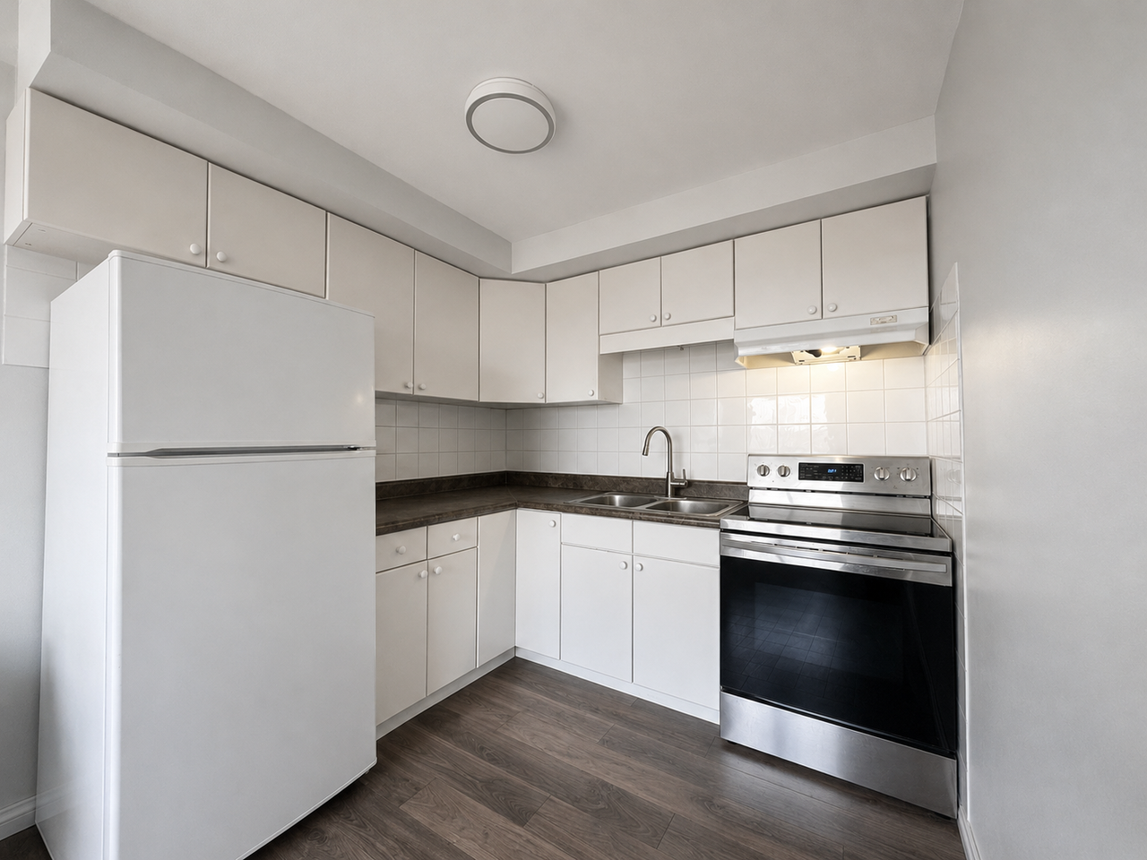 14-15 Tracey Park Drive - Photo 2 of 12
