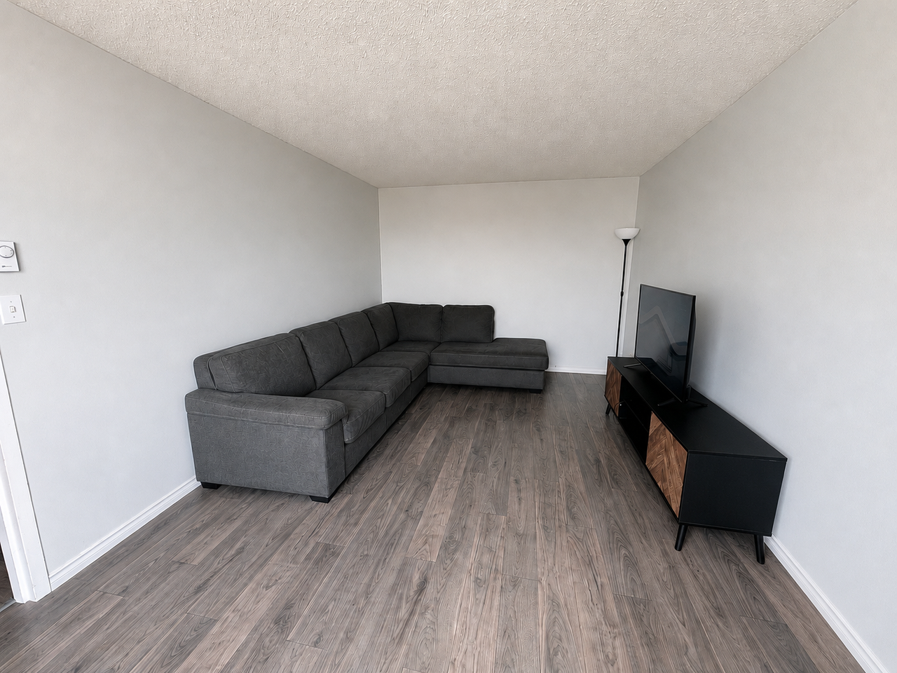 14-15 Tracey Park Drive - Photo 4 of 12