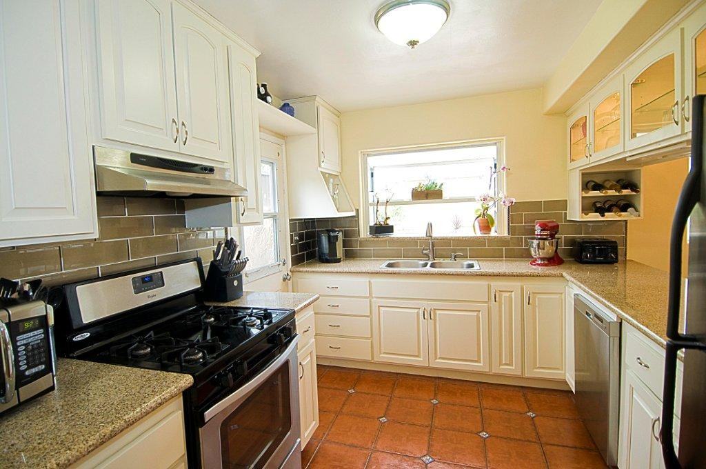 1158 Delaware St #1 - Photo 5 of 10