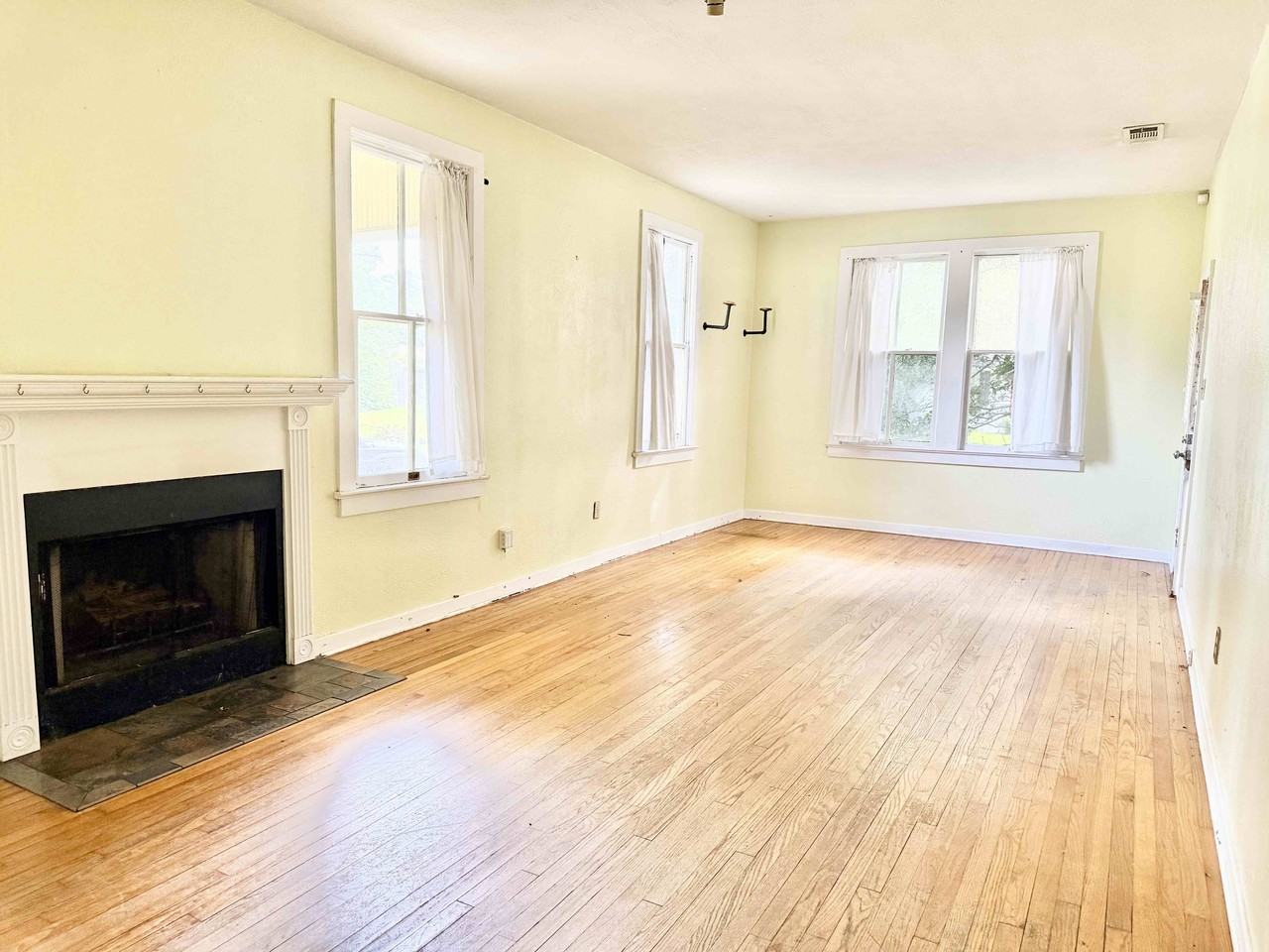 2090 Broussard St #1 - Photo 3 of 12