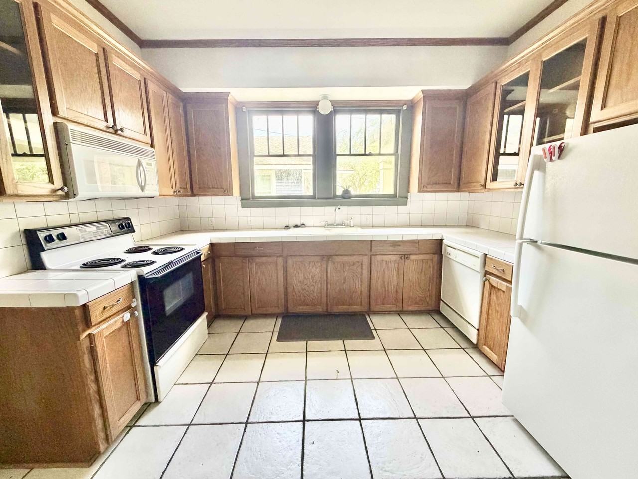 2090 Broussard St #1 - Photo 5 of 12