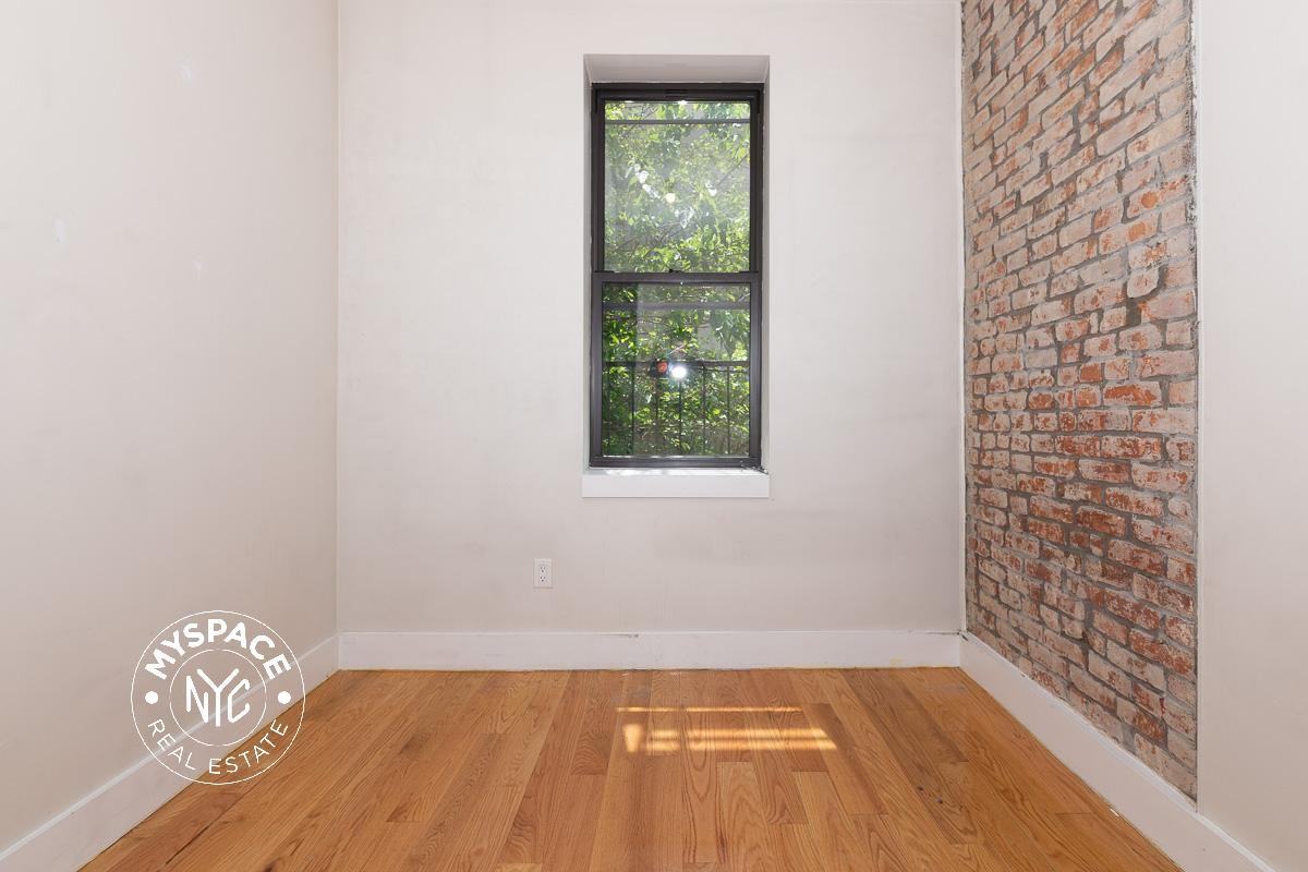 772 Jefferson Ave #3L - Photo 5 of 15