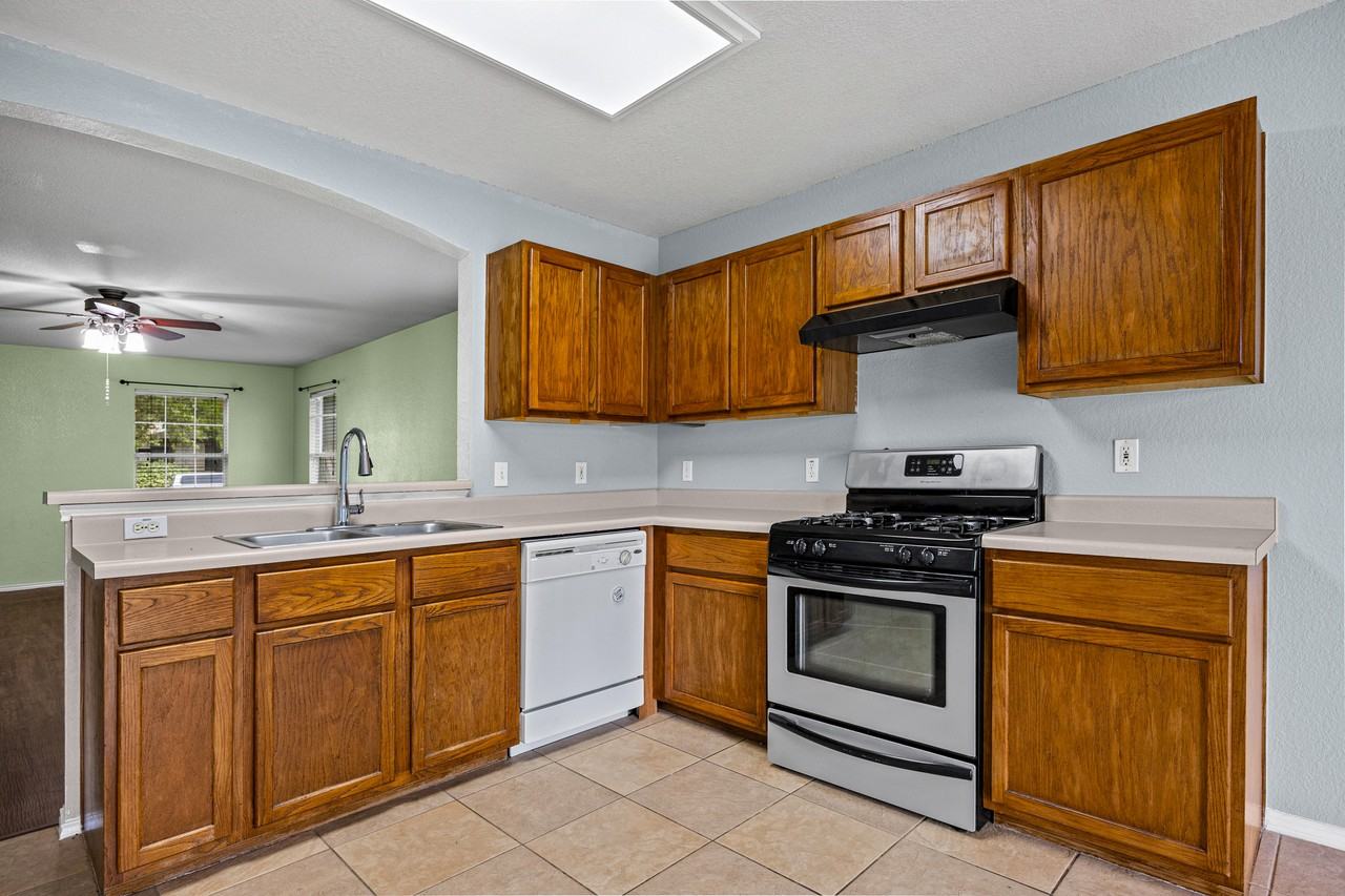 17305 Dashwood Creek Dr #1 - Photo 3 of 12