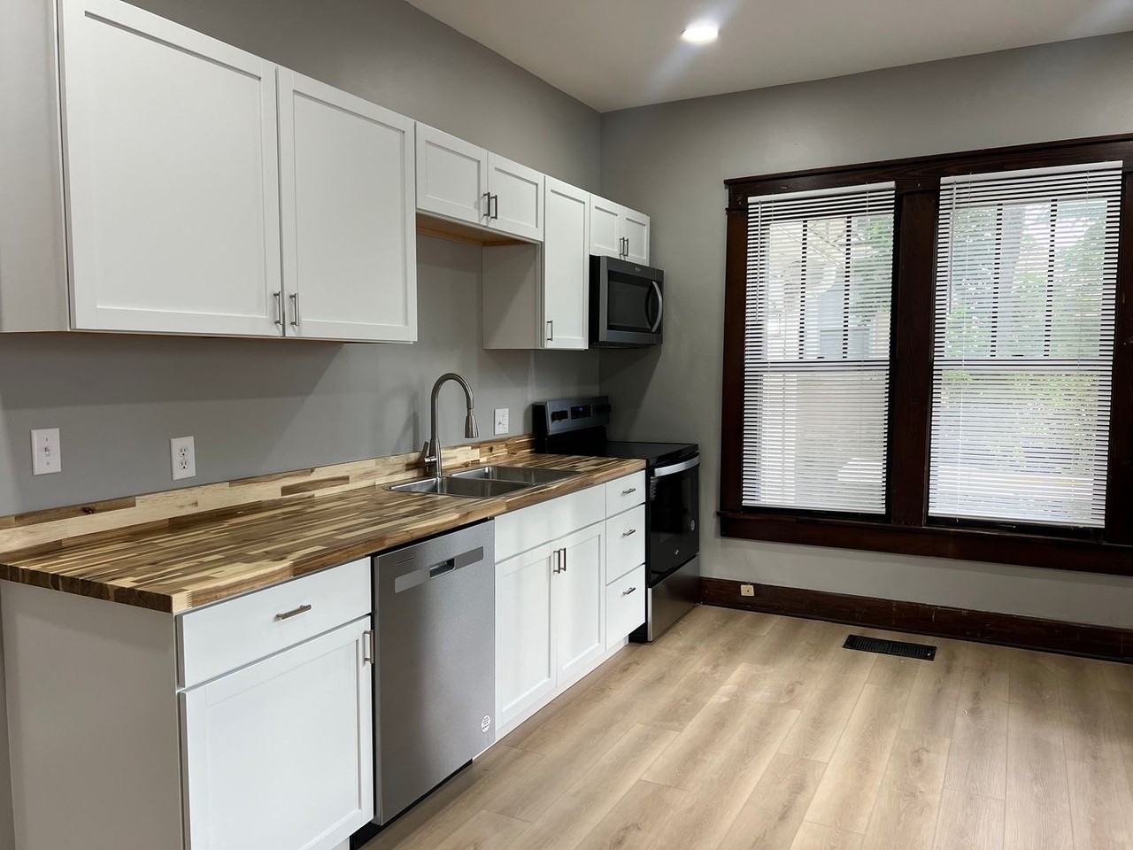 223 E 8th St - Photo 3 of 13