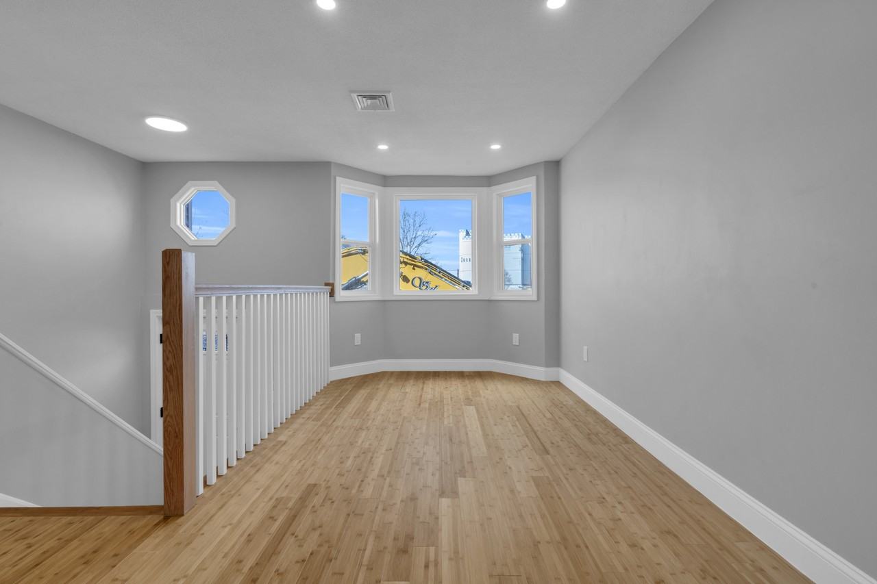 690 Dorchester Ave #1 - Photo 4 of 20