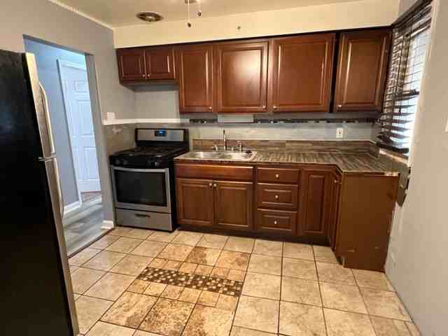 1206 Hoyt Dr #1 - Photo 5 of 15