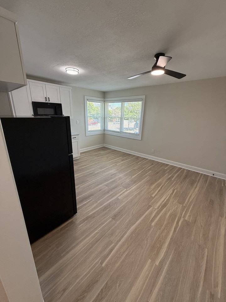 201 East Ocean View AveUnit 3 - Photo 3 of 8