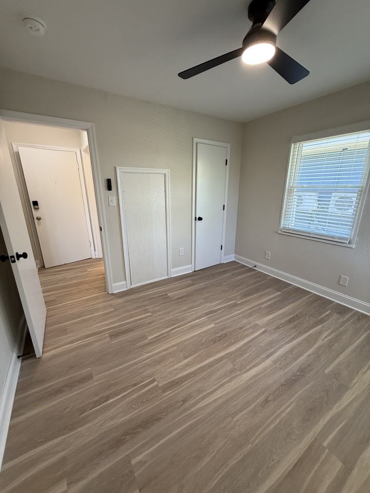 201 East Ocean View AveUnit 3 - Photo 6 of 8