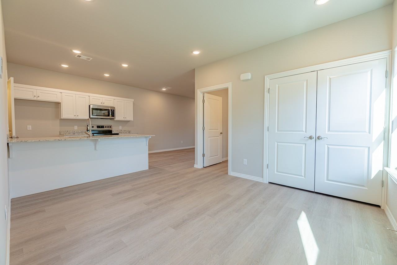 1607 Sw Casuarina Dr #2 - Photo 3 of 27