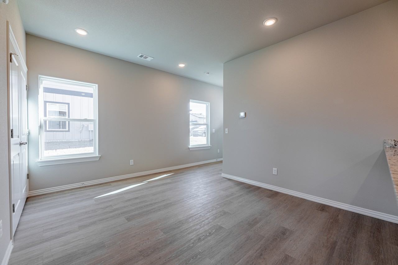 1607 Sw Casuarina Dr #2 - Photo 4 of 27
