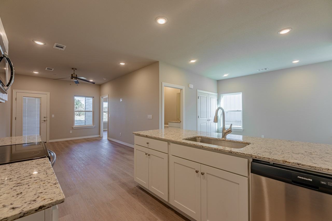 1607 Sw Casuarina Dr #2 - Photo 7 of 27