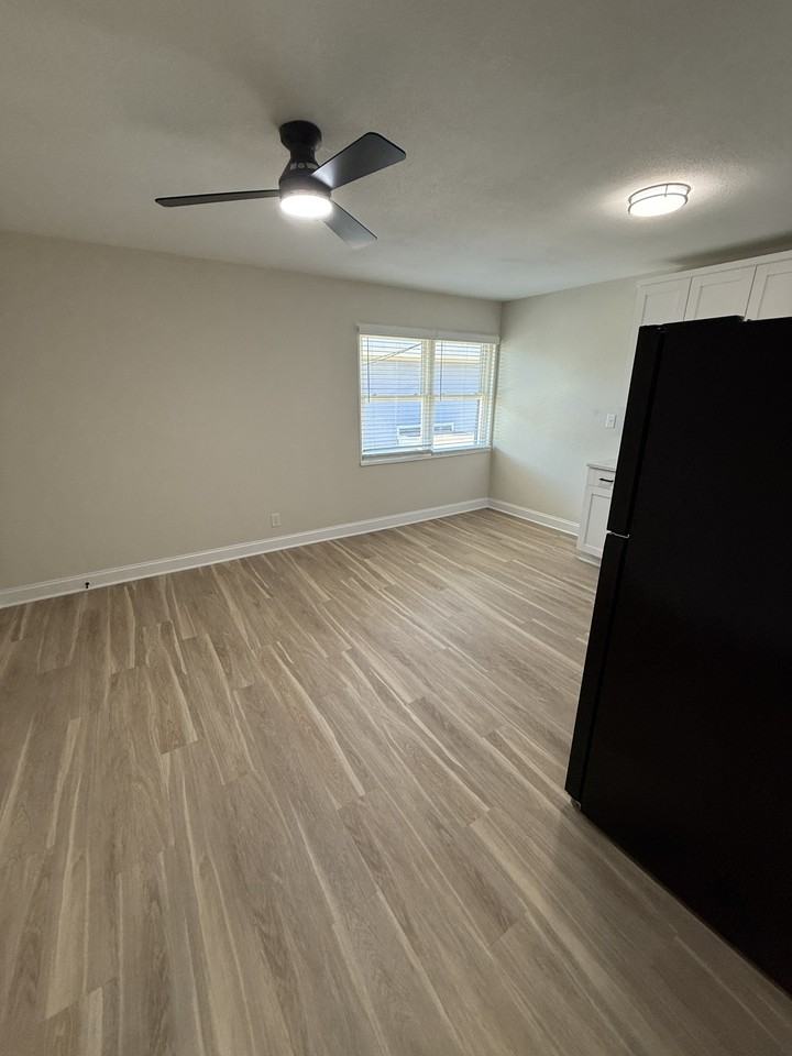 201 East Ocean View AveUnit 4 - Photo 3 of 7