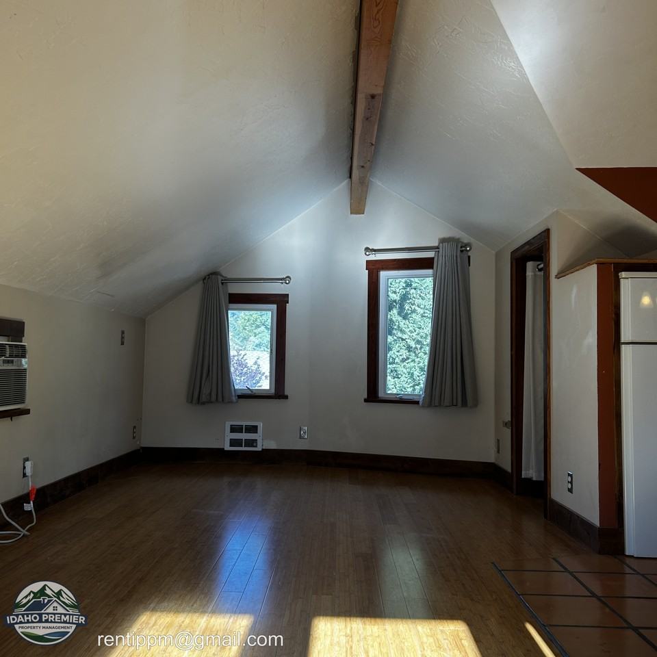 1315 N 19th St #1-2 - Photo 3 of 8