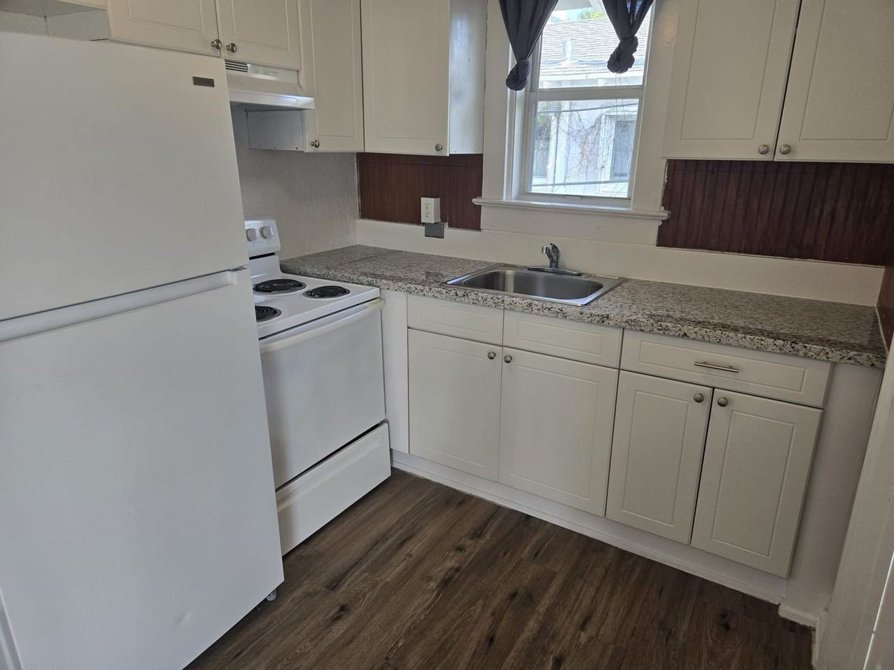 306 - 314 N Lakeside Ct - Photo 4 of 8