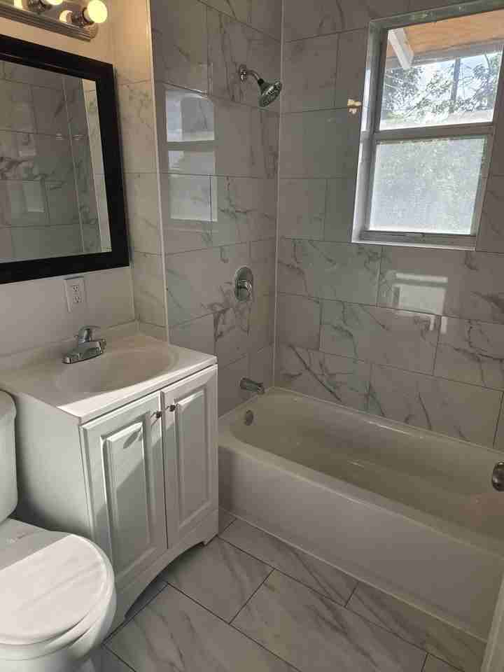 306 - 314 N Lakeside Ct - Photo 5 of 8