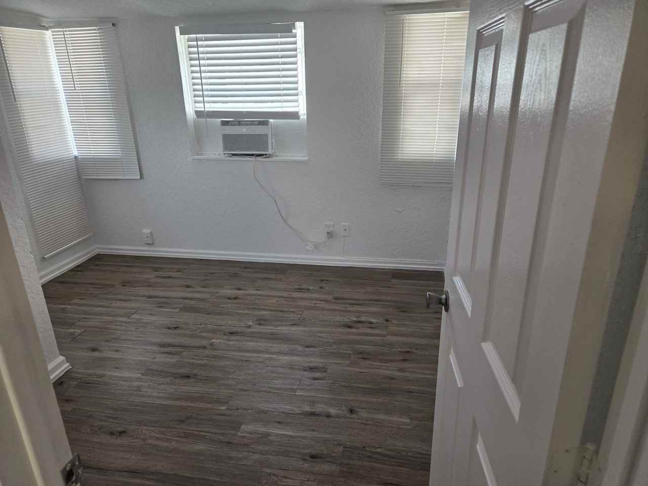 306 - 314 N Lakeside Ct - Photo 7 of 8