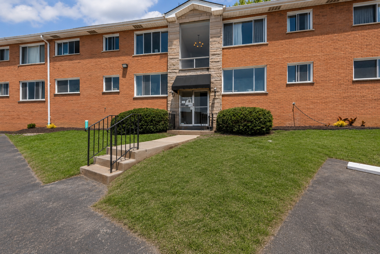 7201 Gravois - Photo 2 of 6