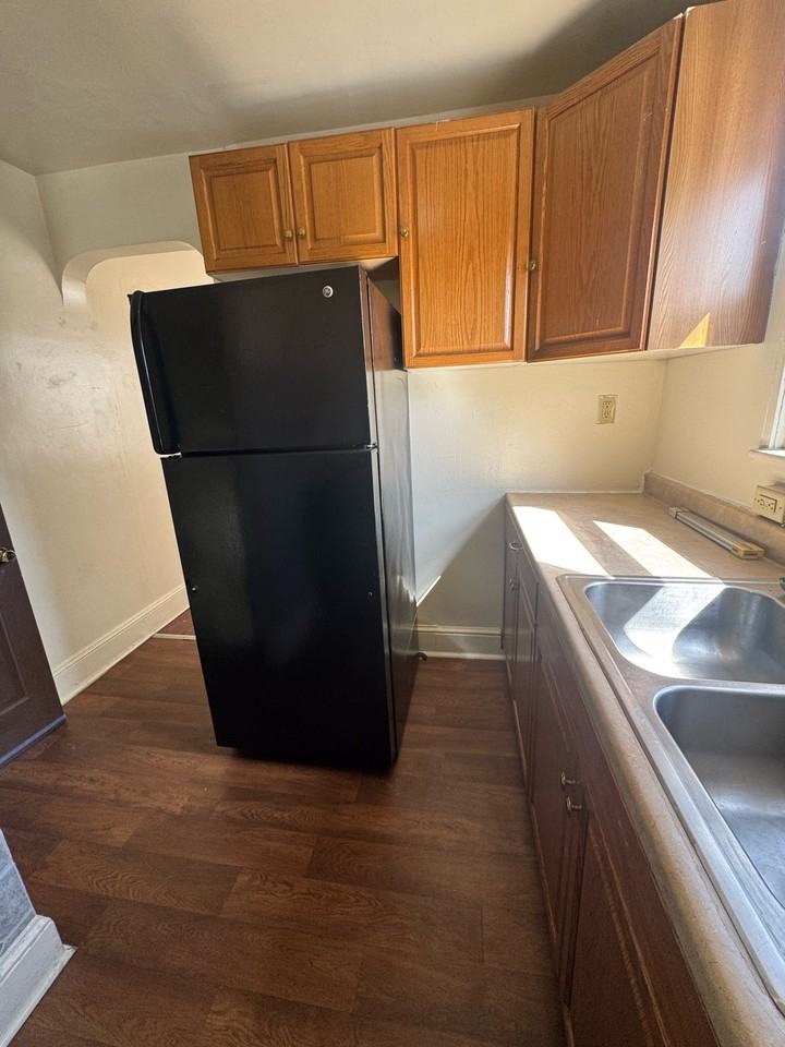 802 Wayne Ave #2 - Photo 4 of 21