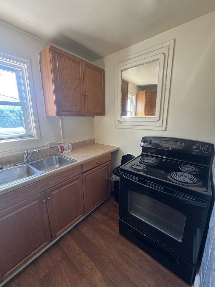 802 Wayne Ave #2 - Photo 5 of 21