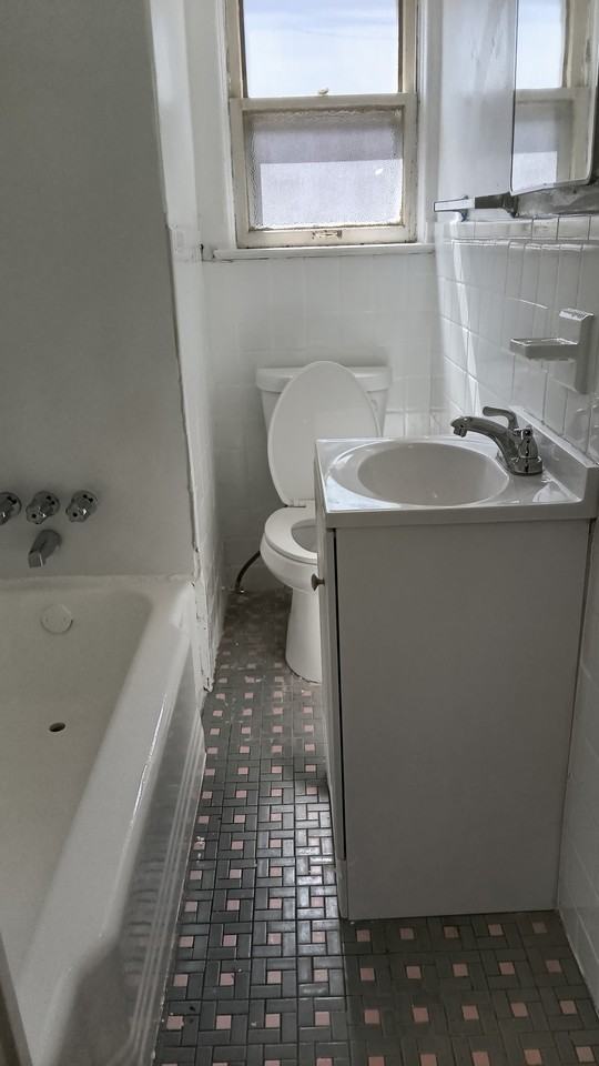 1057 Neville Ave - Photo 4 of 13