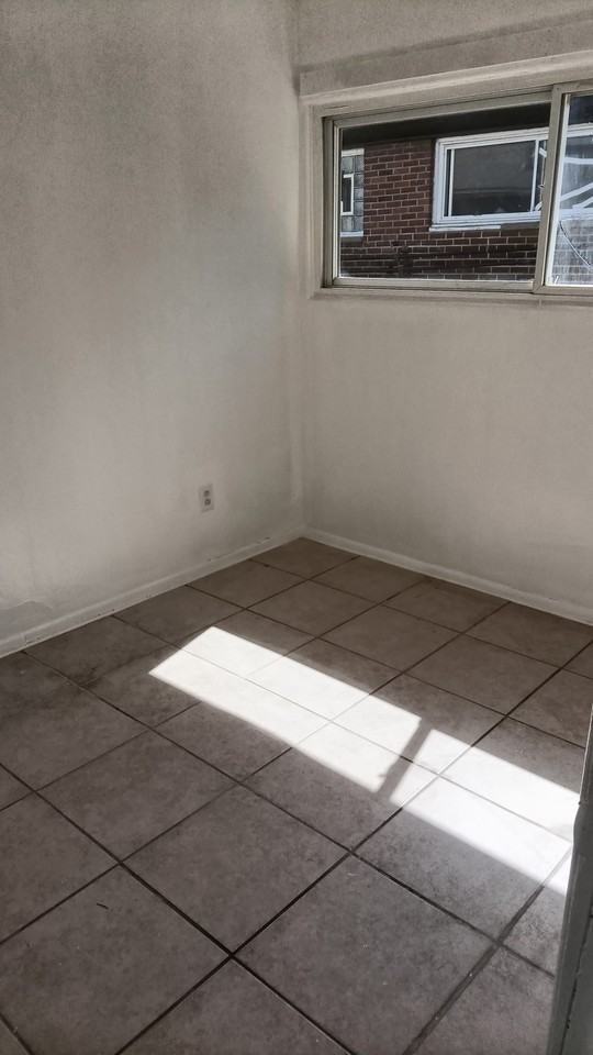 1057 Neville Ave - Photo 5 of 13