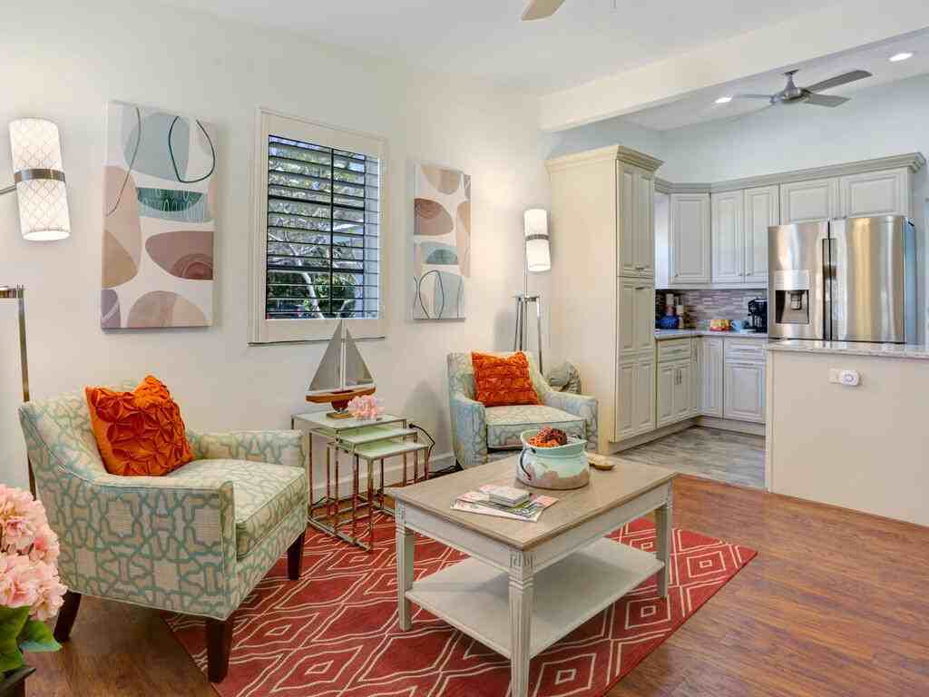 784 11th St N #1 - Photo 3 of 31