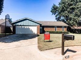 featured image of 925 Saint James Ct #1