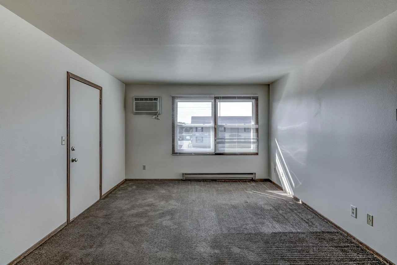 1032 Imperial Circle - Photo 7 of 50