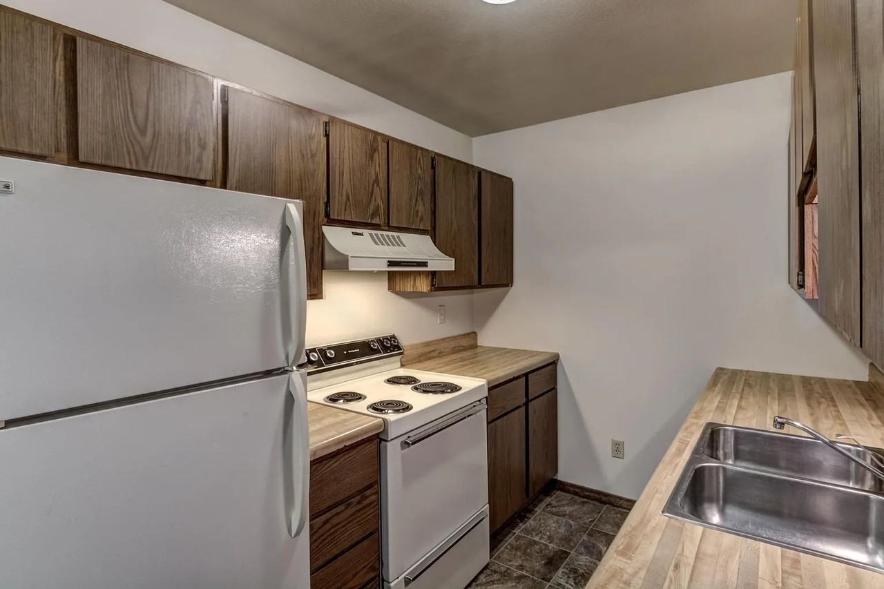 1117 Imperial Circle - Photo 4 of 16