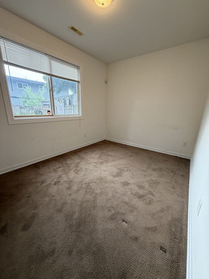46608 Chilliwack Central Rd #B - Photo 6 of 11