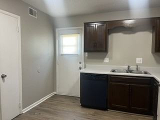 1609 Glenn St Sw #A - Photo 4 of 10
