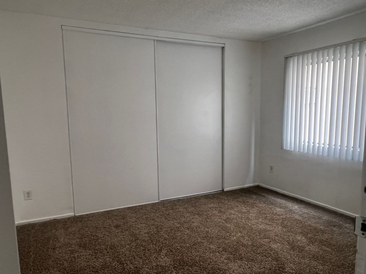 15537 Nordhoff St - Photo 4 of 11