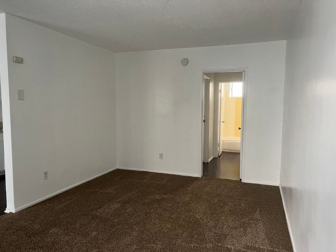 15537 Nordhoff St - Photo 5 of 11
