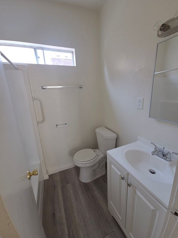 828 S Glendale Ave - Photo 5 of 6
