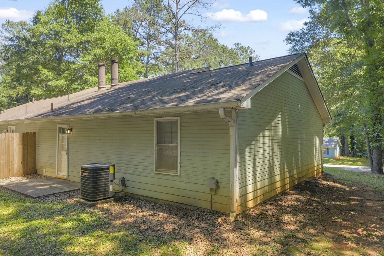 153 Creekwood Dr #1 - Photo 3 of 16