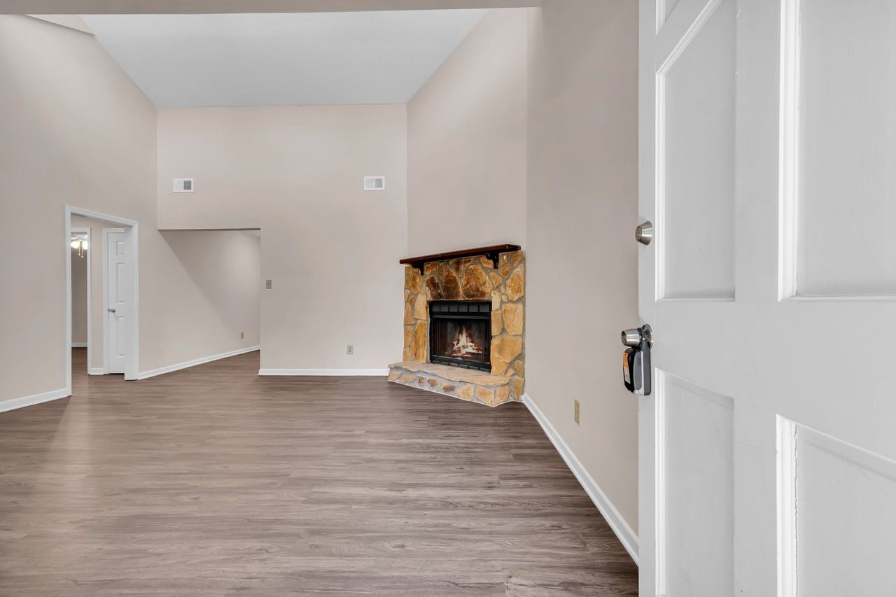 153 Creekwood Dr #1 - Photo 6 of 16