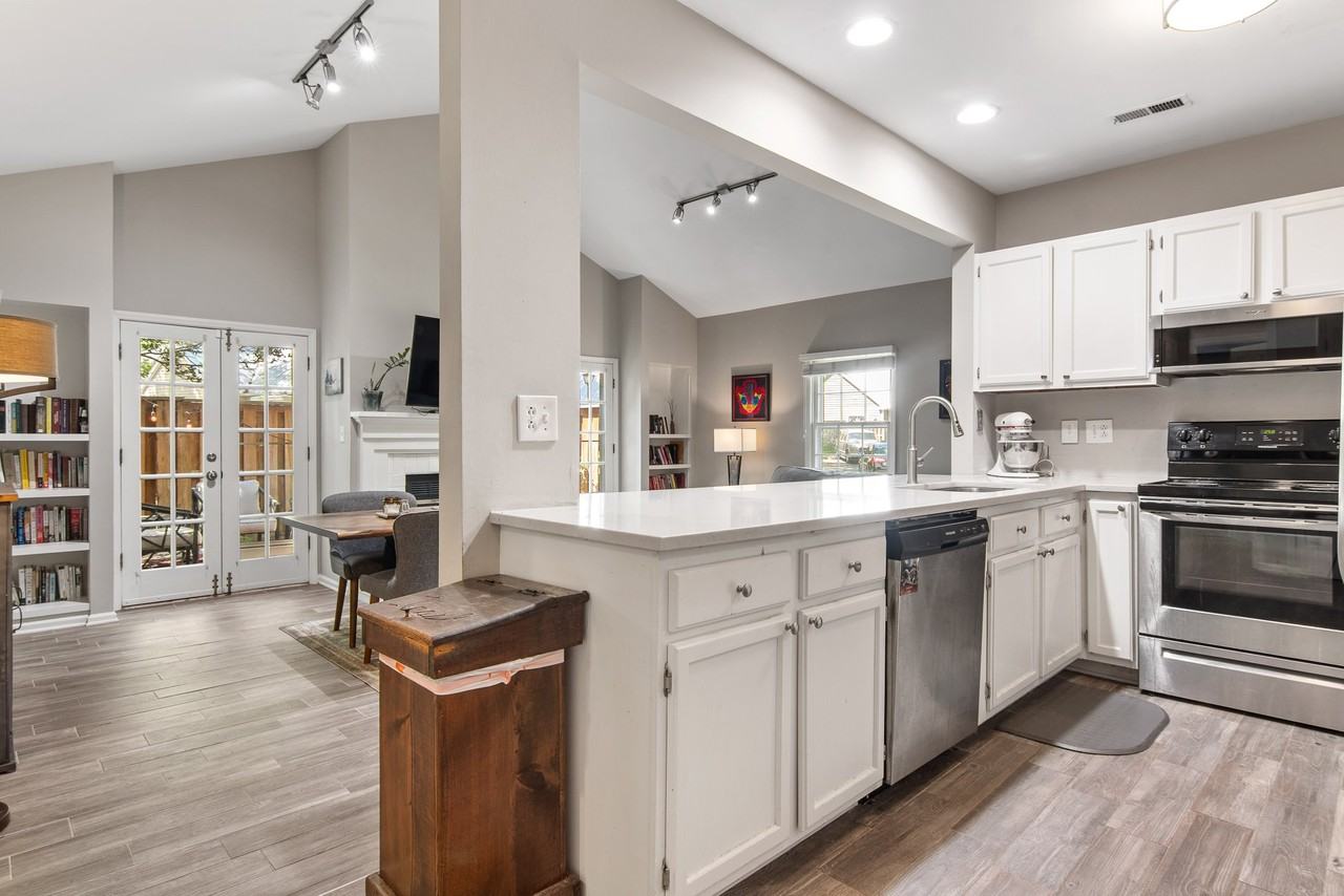 3700 Selwyn Farms LaneUnit 4 #4 - Photo 6 of 42
