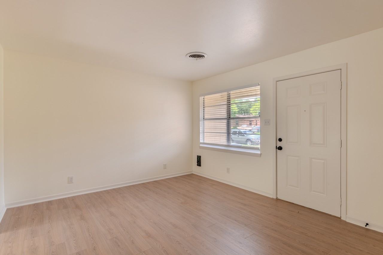 1402 Missouri Ave #1 - Photo 6 of 41