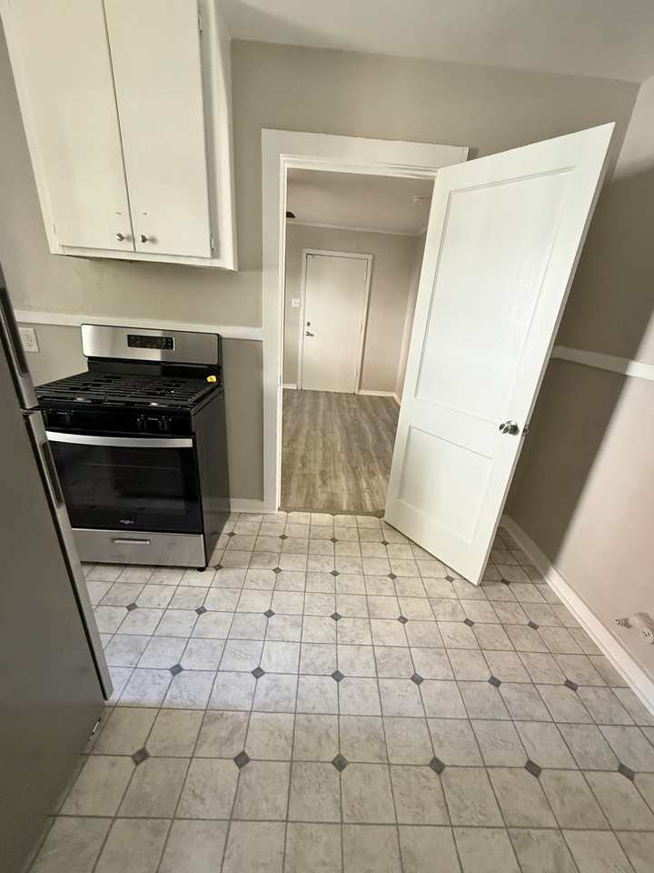 2161 N Mcvay Dr - Photo 2 of 11