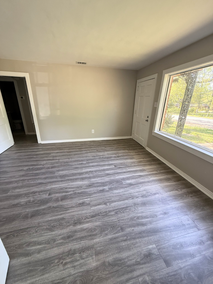 2161 N Mcvay Dr - Photo 3 of 11