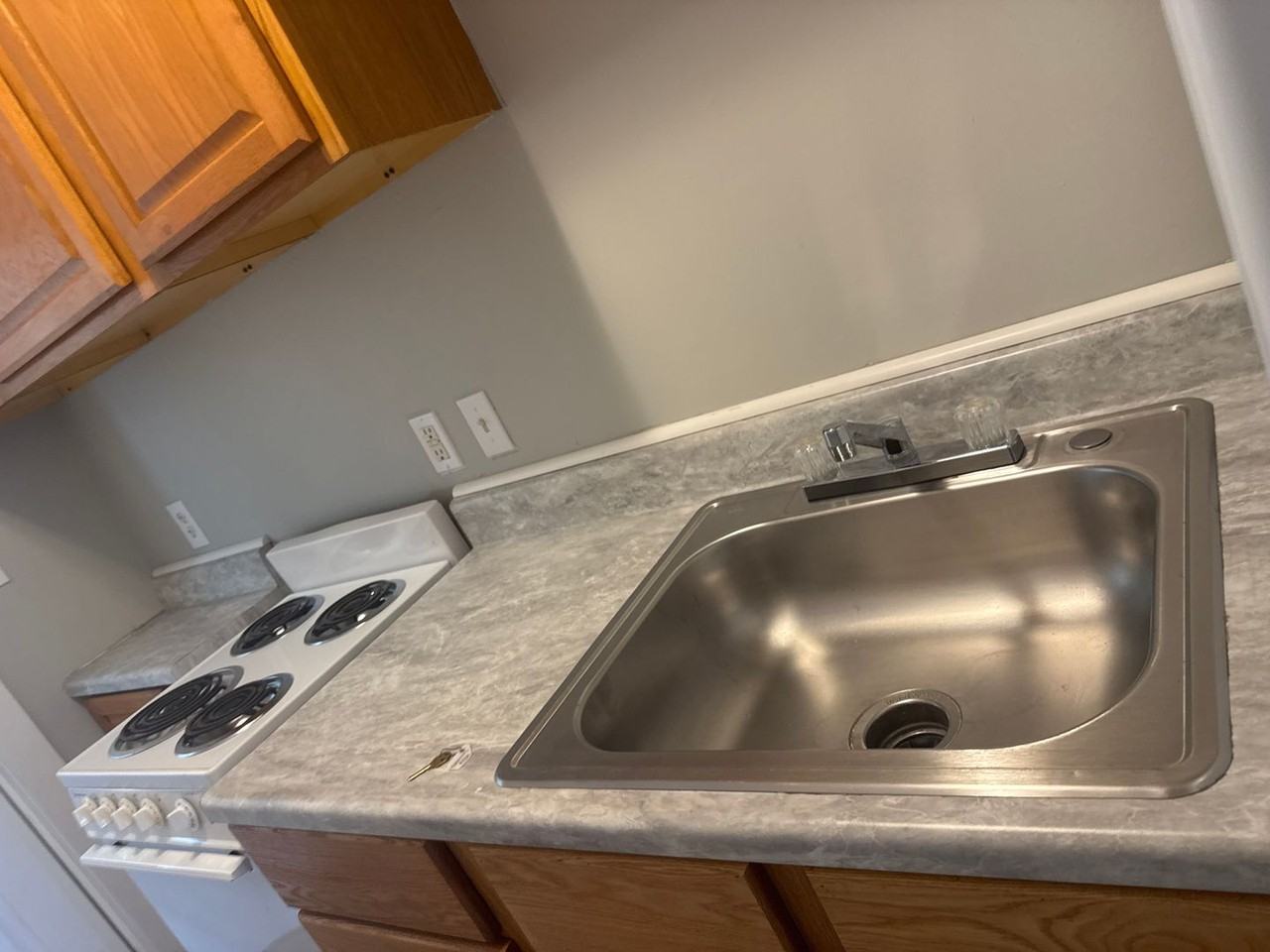 436 Sanders St - Photo 2 of 9
