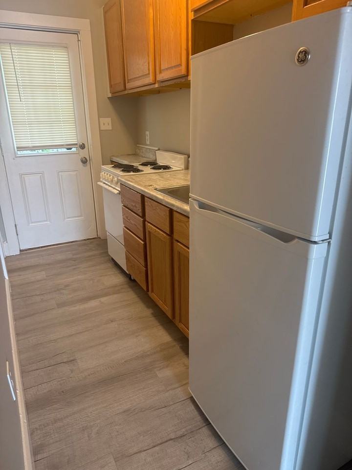 436 Sanders St - Photo 3 of 9
